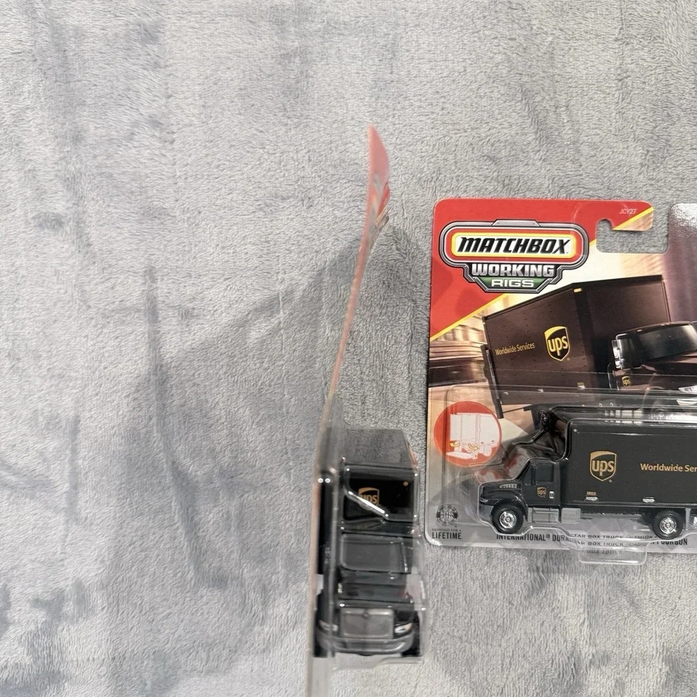 Matchbox Working Rigs UPS International Durastar Box Truck Lot of 2 07/16 Brown